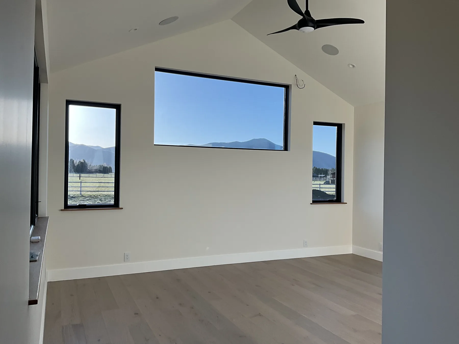 Valley Modern Residence — image 3